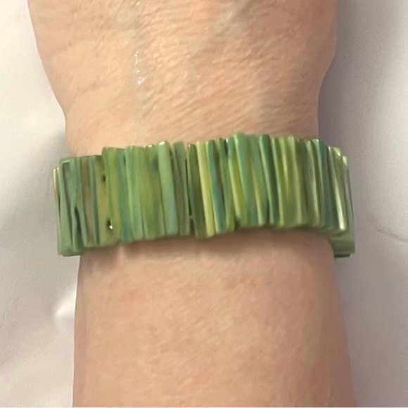 Shell elastic bracelet, green jewelry - Picture 5 of 16
